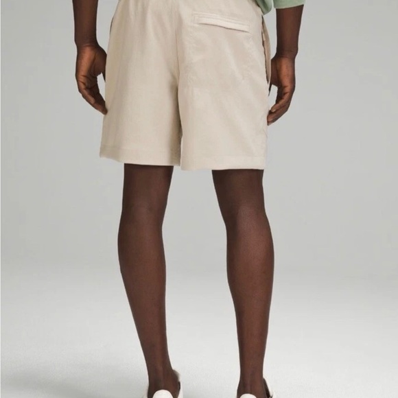 Lululemon Relax Fit Pull on Men’s Shorts - Picture 2 of 6
